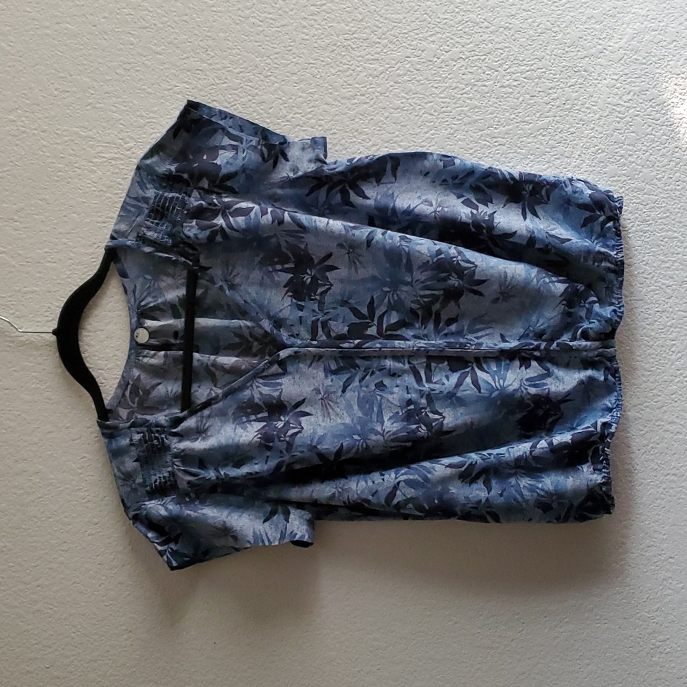 5/$25 Margaret O'Leary Blouse - Picture 4 of 4